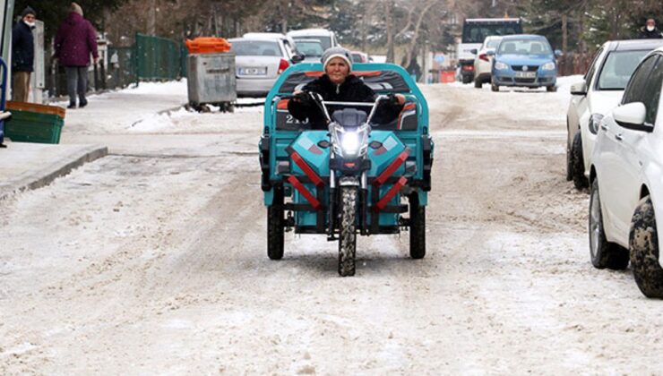 Murat Kurum’dan hurda topladığı motosikleti çalınınca ağlayan kadına hediye