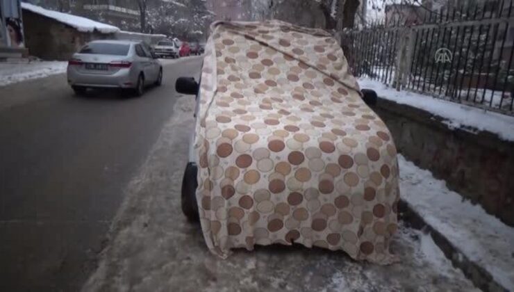 Muş’ta soğuk havaya araçlara naylon ve brandalı önlem