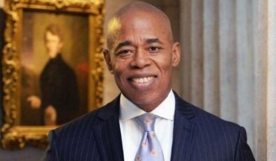 New York Belediye Başkanı Adams, manavı ziyaret etti