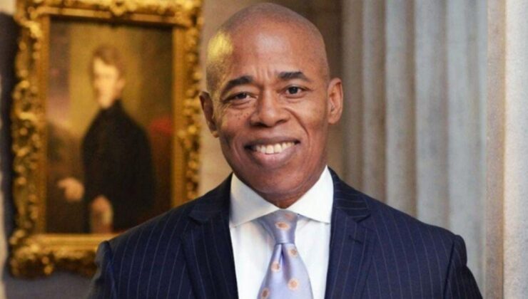 New York Belediye Başkanı Adams, manavı ziyaret etti