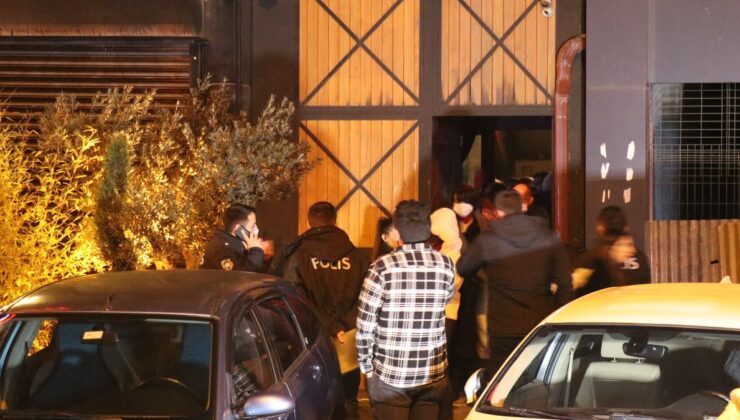 Sakarya’da eğlence mekanı kapısında kavga: 3 yaralı