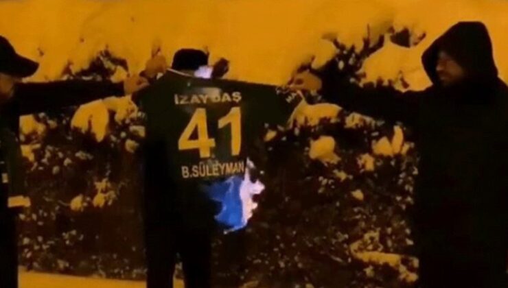 Sakaryaspor’a transfer olan Burak Süleyman’ın formasını yaktılar