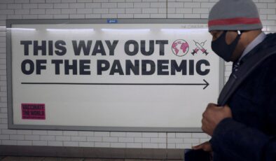 Avrupa, Omicron’la rekor vaka artışlarına rağmen salgın önlemlerini kaldırdı