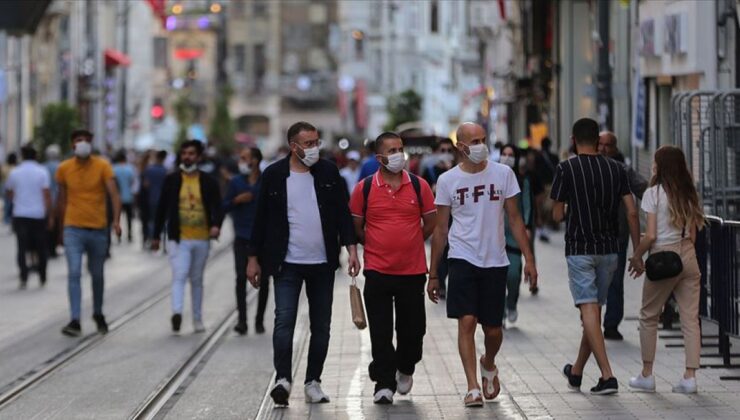 Bilim Kurulu Üyesi Özlü: Omicron ile bu yaza daha rahat geçebiliriz