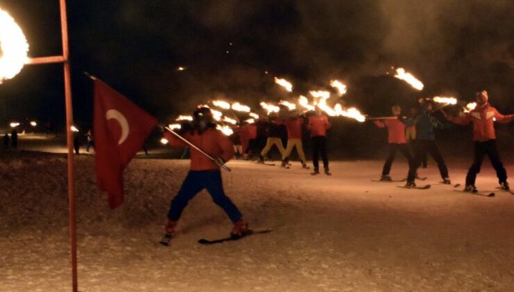Bitlis’te meşaleli kayak gösterisi