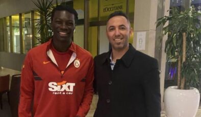 Galatasaray’ın kampında bir kişi oyuncularla dalga geçti