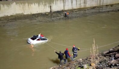 Giresun’da dereye uçan otomobilde can pazarı yaşandı
