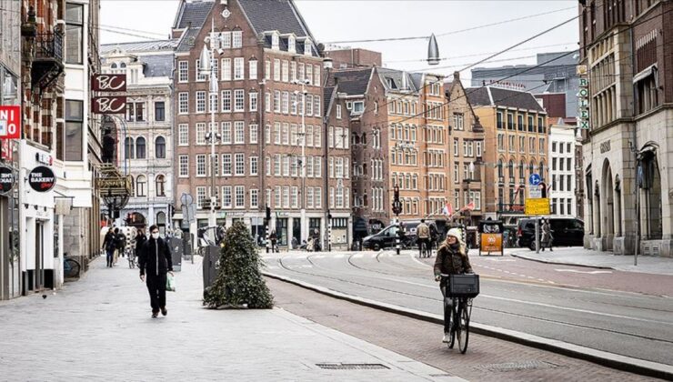 Hollanda’da günlük vaka 394 bin 759’a yükseldi