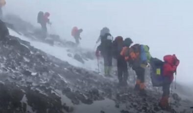 İranlı dağcılar Ağrı Dağı’nda ölümden döndü