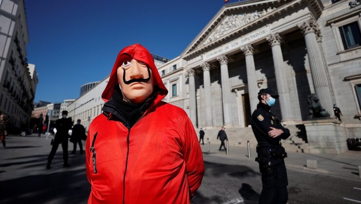 İspanya’da emeklilerden “La Casa de Papel” kostümlü protesto