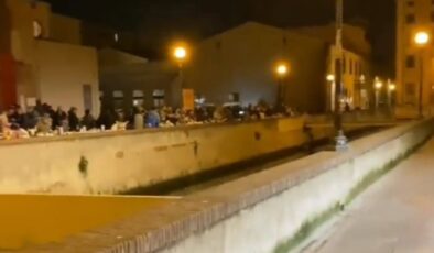 İtalya’da halk, aşı pasaportu zorunluluğunu protesto etti