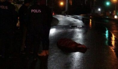 İzmi’rde otomobilin çarptığı yaya, metrelerce sürüklenerek can verdi