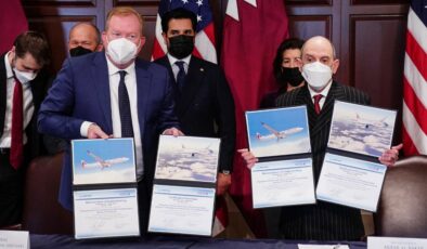 Katar ile Boeing arasında yolcu ve kargo uçakları için anlaşma sağlandı