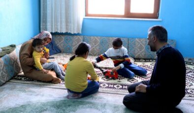 Konya’da kızlarını kaybettikleri hastalığı taşıyan 3 çocukları için mücadele veriyorlar