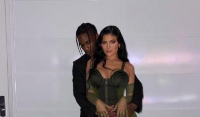 Kylie Jenner, oğlunu kucağına aldı