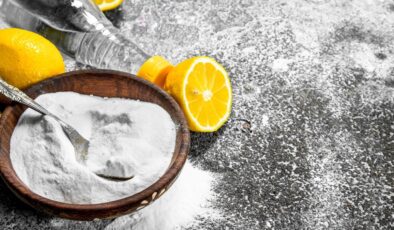 Limonu ortadan ikiye bölün ve karbonatla karıştırın! Bakın neler oluyor…