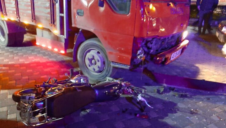 Manisa’da kamyonet ile motosiklet çarpıştı: 1 ölü, 1 ağır yaralı