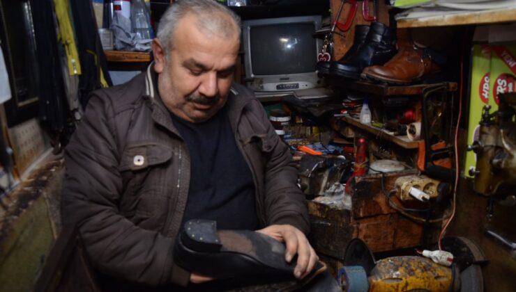 Ordulu ayakkabı tamircisi, hiç giyemediği ayakkabıları tamir ediyor