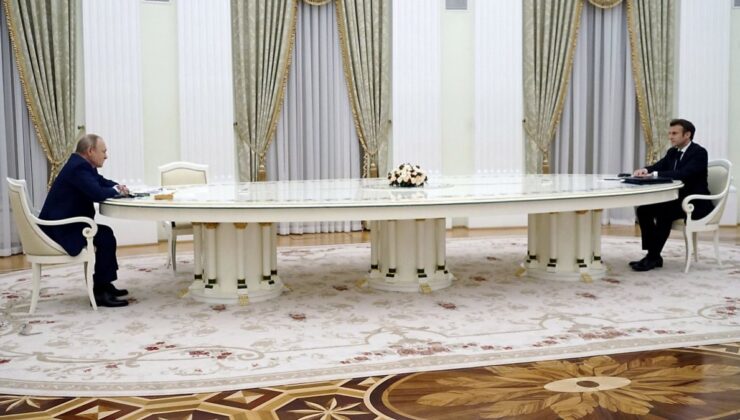 Putin – Macron görüşmesinden geriye kalan dalga konusu fotoğraf