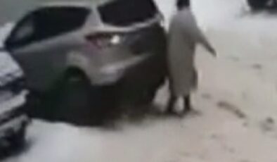 Rusya’da bir sürücü aracıyla yaşlı kadının üzerinden geçti