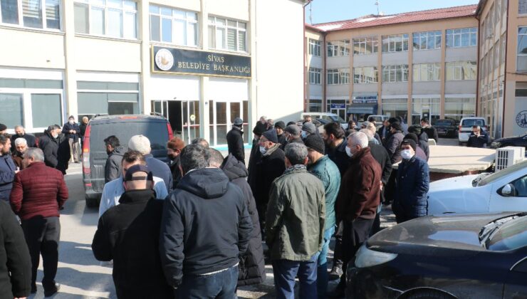 Sivasta otobüs şoförleri, ücretsiz binen yolculara isyan etti