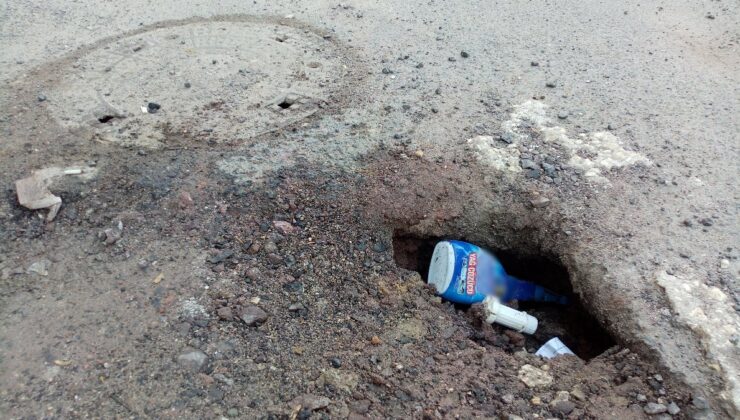 Tekirdağ’da çöken yol sonucu evi fareler bastı