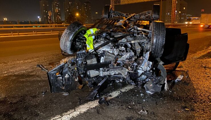 Ümraniye’de servis aracına çarpan cip takla attı
