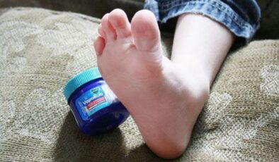 Uyumadan önce ayağınızın altına Vicks sürün bakın neler oluyor! İşte mucizevi faydası