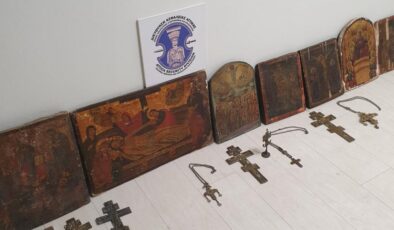 Yunanistan’da yaşlı çiftin evinde 587 parça tarihi eser bulundu