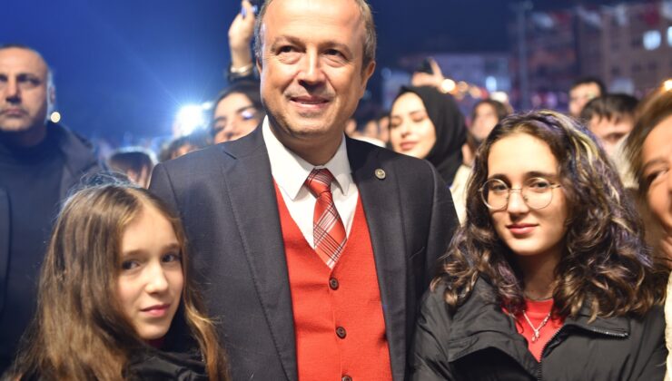 Cumhuriyet’in 99. Yılı Avcılar’da Coşkuyla Kutlandı