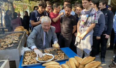 Öğrencilere palamut şiş, palamut köfte, palamut pirzola ziyafeti