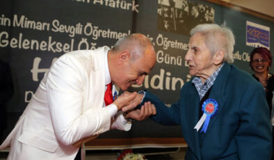 Başkan Akgün: “Toplumlar öğretmenlerin sayesinde aydınlanabilir”