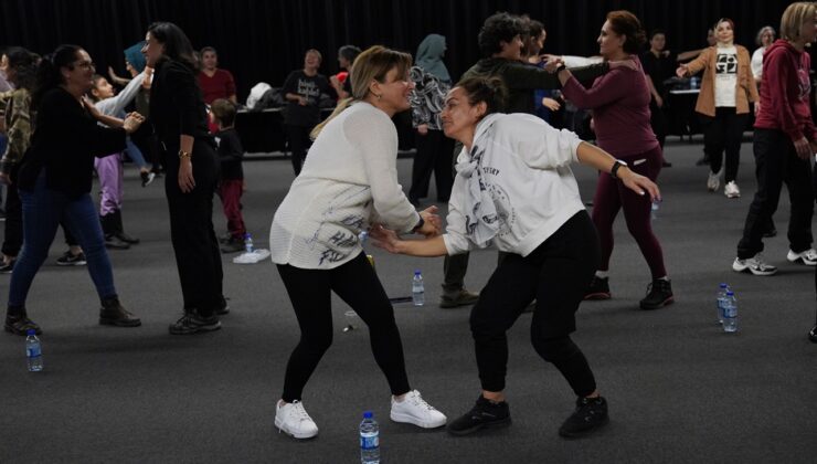 BEYLİKDÜZÜ’NDE “KADINA YÖNELİK ŞİDDETE HAYIR” PANELİ DÜZENLENDİ