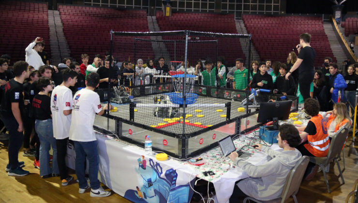 KÜÇÜKÇEKMECE, DÜNYA’NIN EN BÜYÜK ROBOTİCS TURNUVASINA EV SAHİPLİĞİ YAPTI