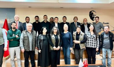 İstanbul Gazeteciler Derneği üyeleri ‘Serbest Kürsü’ etkinliğinde geçtiğimiz ay TBMM’de kabul edilerek yasalaşan “Basın Kanununda Düzenleme Yasası’ ele alındı.