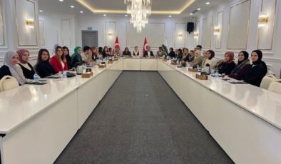 Bahattin Demir’den Esenyurt’taki Eğitimcilere Hizmet İçi Eğitim Desteği