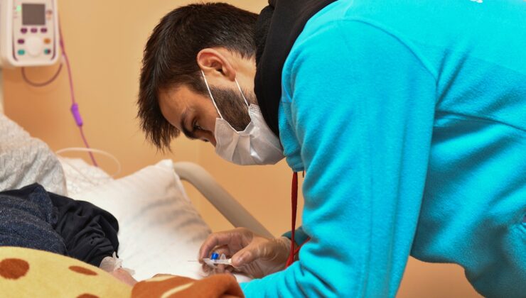 2022 YILINDA 10 BİN 769 KİŞİYE EVDE SAĞLIK HİZMETİ VERİLDİ