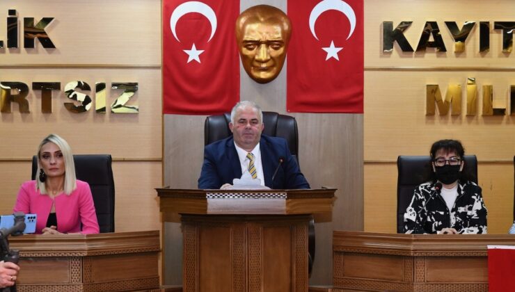 BAŞKAN MESUT ÜNER MECLİS ÜYELERİNE TEŞEKKÜR ETTİ