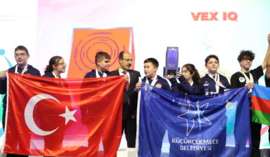 KÜÇÜKÇEKMECELİ ÖĞRENCİLER, BAKÜ’DEN ŞAMPİYONLUKLA DÖNDÜ