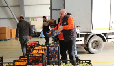 HAL-DER ESNAFINDAN KÜÇÜKÇEKMECE BELEDİYESİ GIDA BANKASINA 3.6 TON GIDA BAĞIŞI