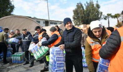 <strong>Esenyurt depremin yaralarını sarıyor</strong>