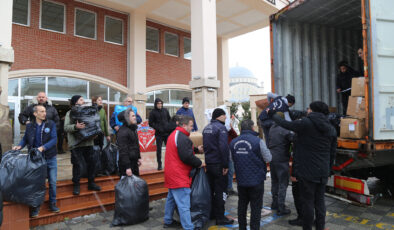 <strong>Depremzedeler için “Tek Yürek” oldular</strong>