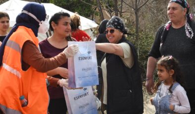 <strong>Esenyurtlu kadınlar Hataylı kardeşlerini unutmadı</strong>