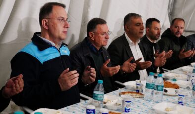 <strong>Çalık, ilk iftarı Hatay’daki depremzedelerle birlikte yaptı</strong>