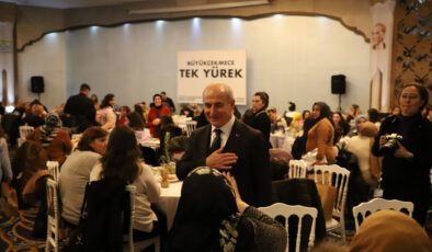 <strong>Depremzede kadınlar 8 Mart’ta bir sofrada tek yürek oldu</strong>