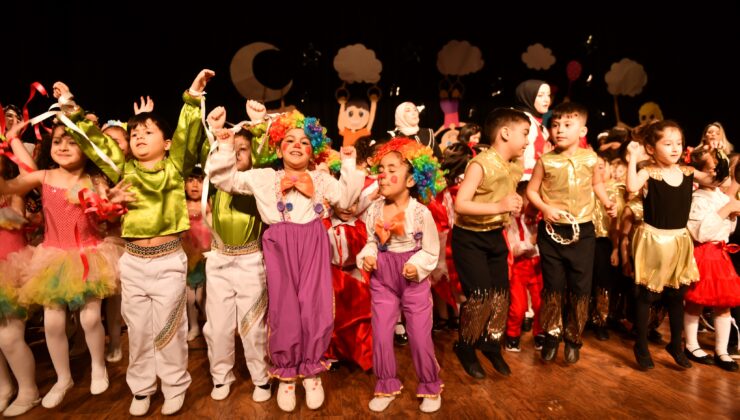 Esenyurtlu minikler 23 Nisan’ı kutladı