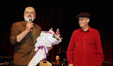 İLHAN ŞEŞEN KÜÇÜKÇEKMECE’DE KONSER VERDİ