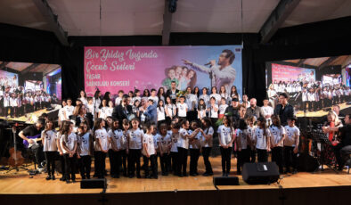 Çocuk korosundan şarkılarını dinleyen Yaşar duygu dolu anlar yaşadı