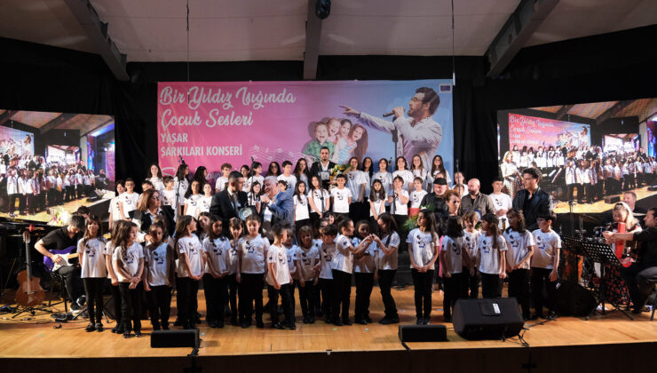 Çocuk korosundan şarkılarını dinleyen Yaşar duygu dolu anlar yaşadı