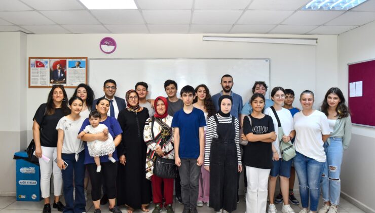 Esenyurt Belediyesi doğru tercih için öğrencilerin yanında